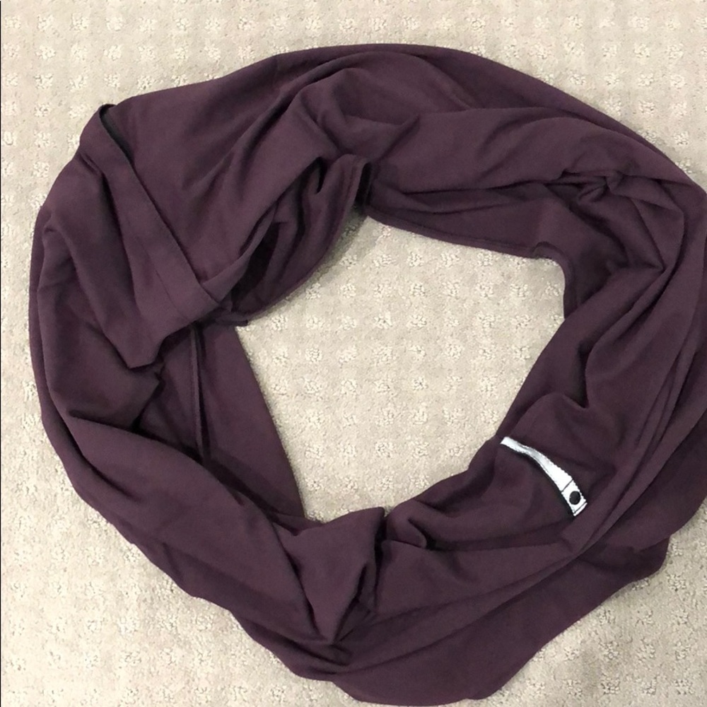 Lululemon infinity scarf